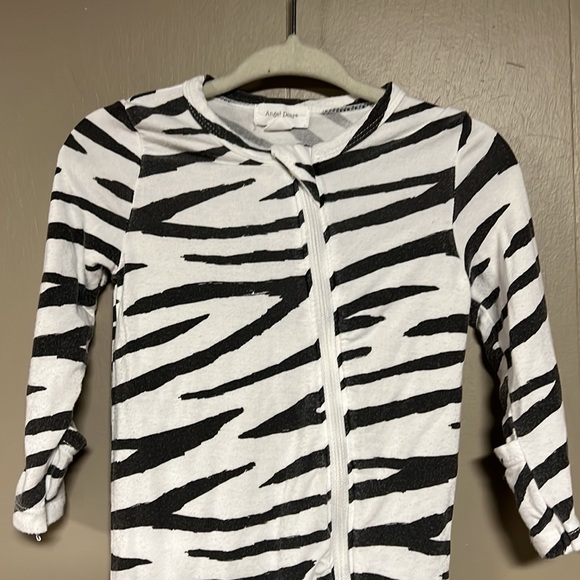 *3/$15!* Angel Dear Zebra print footed sleeper size 6-9 months - Picture 2 of 8